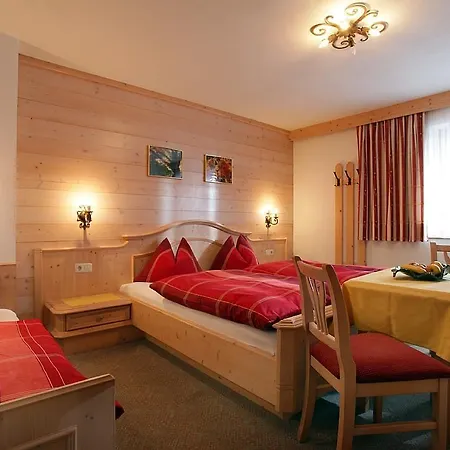 Gaestehaus Hofer Brixen im Thale Room photo