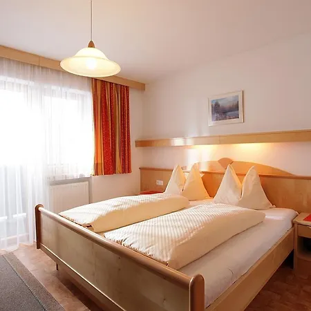 Gaestehaus Hofer Brixen im Thale Room photo